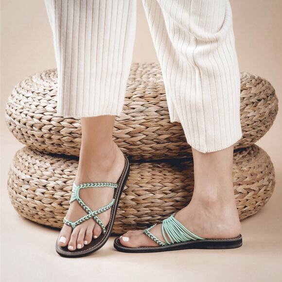 Plaka Oceanside Flip Flop Sandal Size 8 Turquoise Brown NWT - Picture 1 of 8